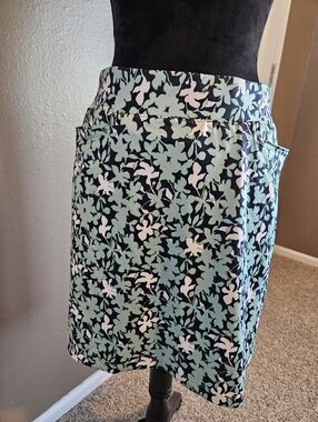 Chico's Mint, Black & Cream Floral Skort